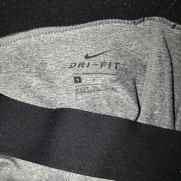 Nike Pro Capri Size Small - Picture 3 of 4
